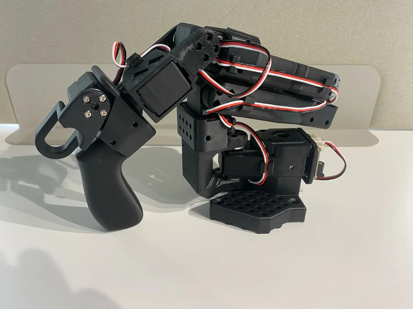 LeRobot SO-100/SO-101 leader arm for teleoperation and data collection