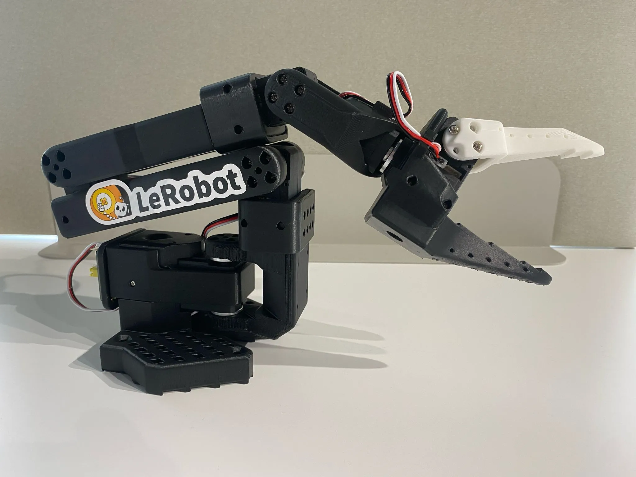LeRobot SO-101 — Bras suiveur SO101